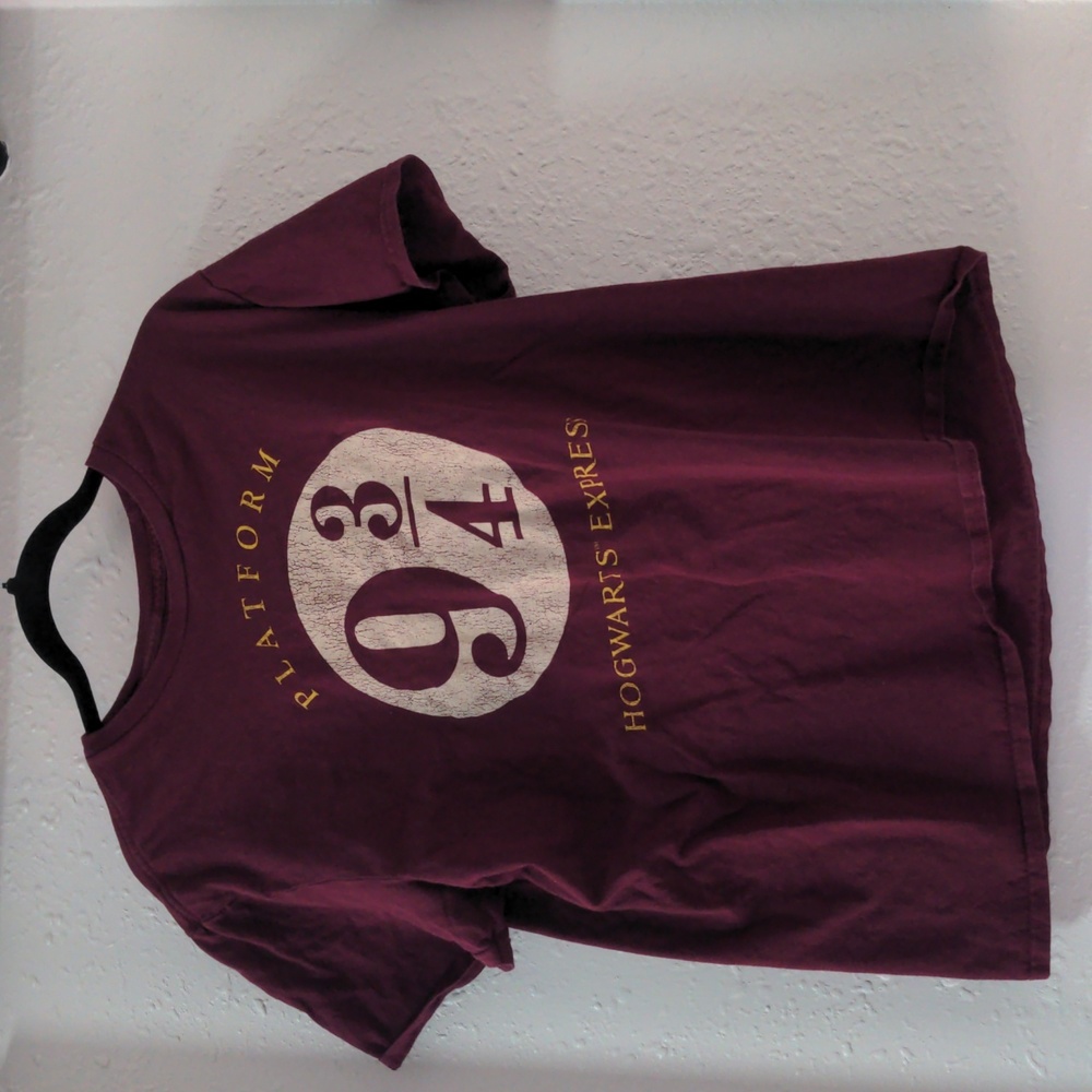 Harry Potter Platform 9 3/4 Burgundy T-shirt Unisex Large